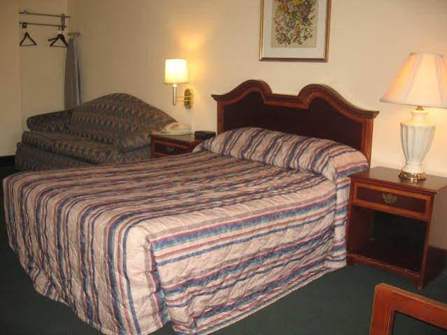 America'S Inn Williamsburg Bagian luar foto