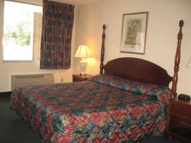America'S Inn Williamsburg Bagian luar foto